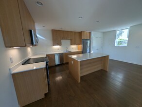 3816 22nd Ave SW in Seattle, WA - Building Photo - Building Photo
