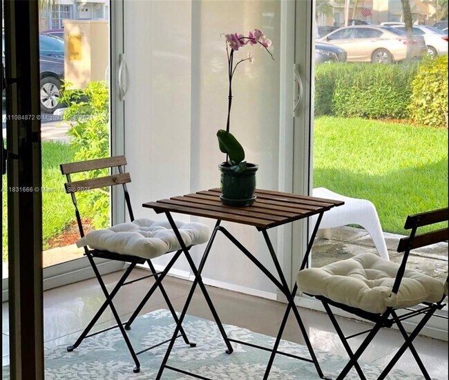 2 Simonton Cir in Weston, FL - Building Photo - Building Photo