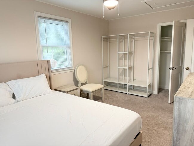 148 Riverthorn Rd in Middle River, MD - Foto de edificio - Building Photo