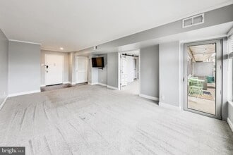 5340 Holmes Run Pkwy in Alexandria, VA - Building Photo - Building Photo