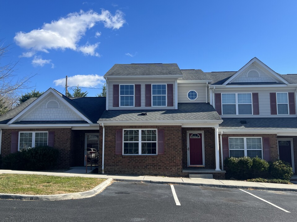 Forest Hills at Belview in Radford, VA - Building Photo