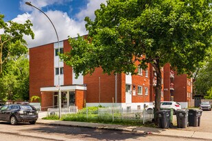 Coop Gens du Pays in Montreal Nord, QC - Building Photo