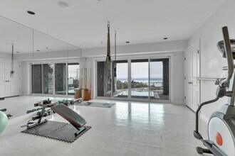 2238 Lythe Ct in West Vancouver, BC - Building Photo - Building Photo