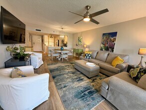 4530 Pinebrook Cir, Unit #102 in Bradenton, FL - Foto de edificio - Building Photo