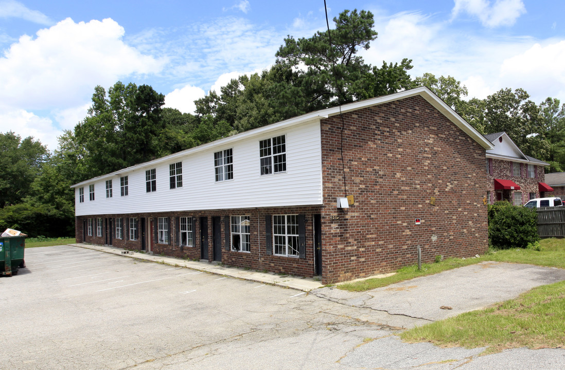 1204 Boone Hill Rd in Summerville, SC - Foto de edificio