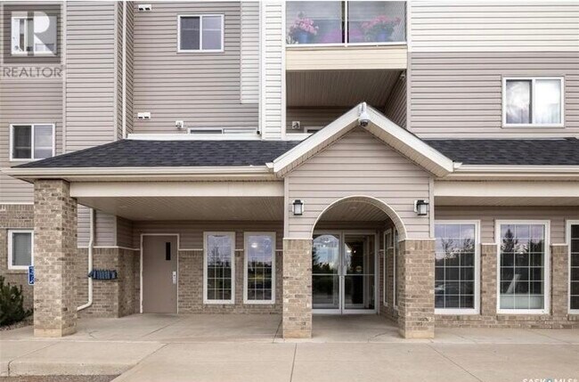 303 Lowe Rd in Saskatoon, SK - Building Photo - Building Photo