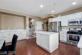 916 E Bob Barney Ct in North Las Vegas, NV - Building Photo - Building Photo