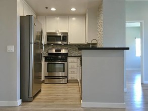 Ridgeley Apartments in Los Angeles, CA - Foto de edificio - Building Photo