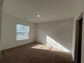 14125 Prospector Wy in Elgin, TX - Building Photo - Building Photo