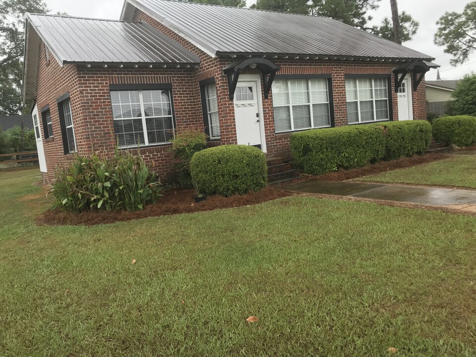 305 E 4th St, Unit #1 in Donalsonville, GA - Foto de edificio