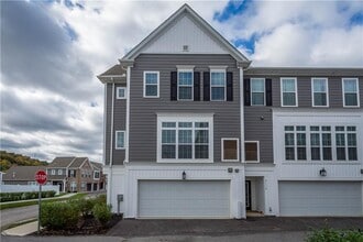 2116 Westcott Ln in Bridgeville, PA - Building Photo - Building Photo
