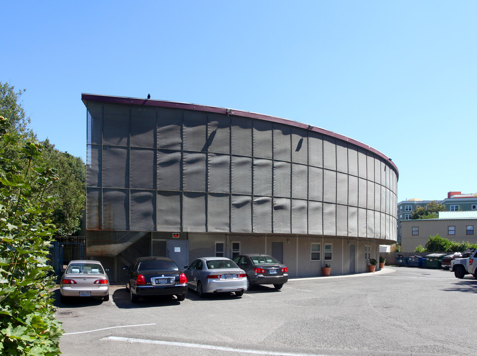 Crescent Apartments in Seattle, WA - Building Photo