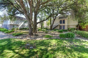 Hidden Oaks Apartments