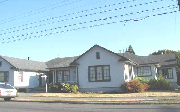 3602-3614 SE Stark St in Portland, OR - Foto de edificio - Building Photo