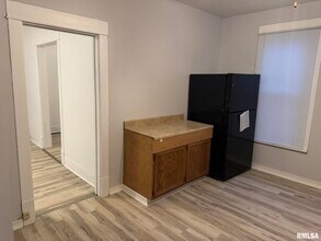 105 6th Ave in Moline, IL - Building Photo - Building Photo