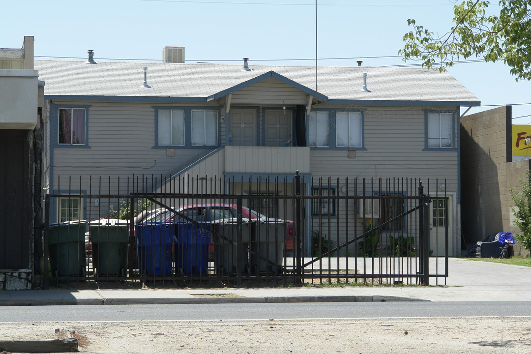 2814 E Belmont Ave in Fresno, CA - Building Photo