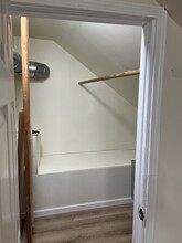 94 Carlisle St, Unit 3rd Floor Studio in New Haven, CT - Building Photo - Building Photo