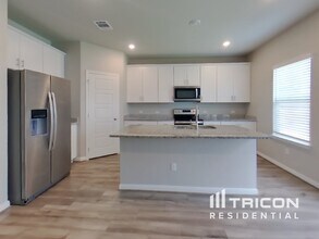 13605 Paxton Blvd in Saint Hedwig, TX - Building Photo - Building Photo