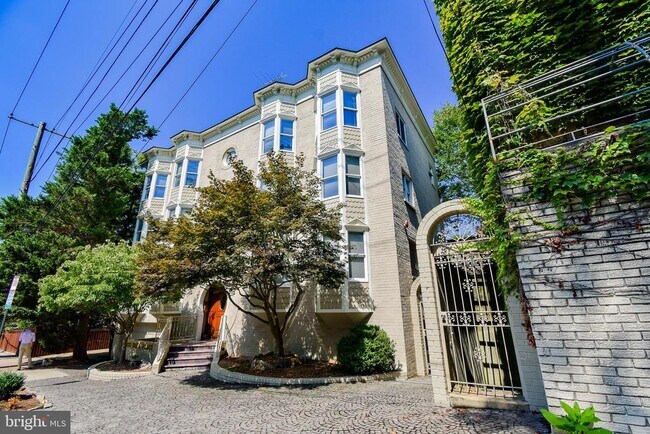 5305 Dana Pl NW in Washington, DC - Building Photo - Building Photo