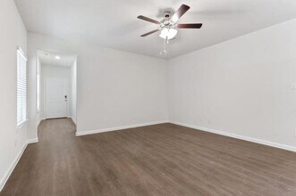 3902 Oak Crk Cir in Denison, TX - Building Photo - Building Photo