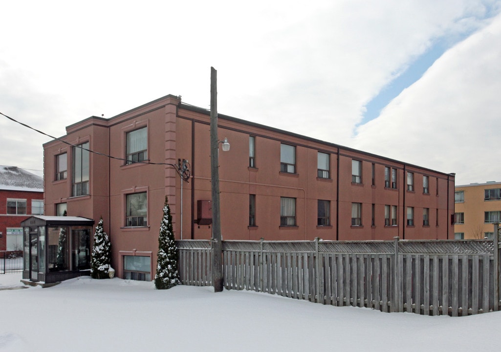 640 Kennedy Rd in Toronto, ON - Building Photo