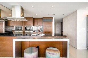 495 Brickell Ave, Unit 4204 in Miami, FL - Building Photo