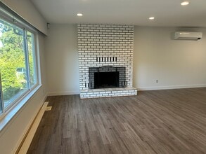 667 Sixth St in Nanaimo, BC - Building Photo - Building Photo
