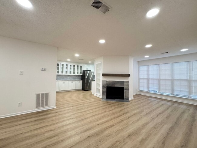 12105 Greenway Ct in Fairfax, VA - Foto de edificio - Building Photo