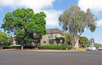 80-98 Bryn Mawr St in Ventura, CA - Building Photo - Other