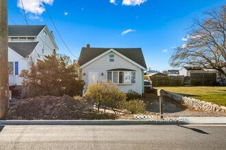 2 Pirates Cove in Massapequa, NY - Foto de edificio - Building Photo