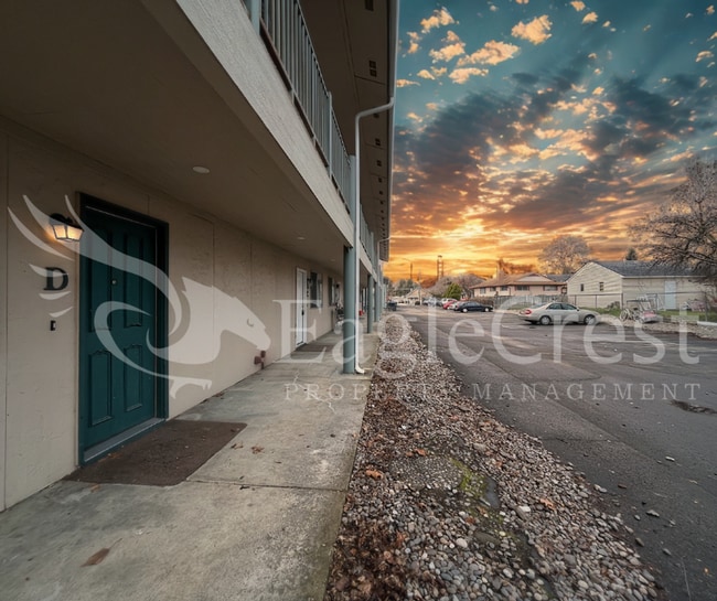 17/19 S. Roosevelt, Unit 19D in Walla Walla, WA - Building Photo - Building Photo