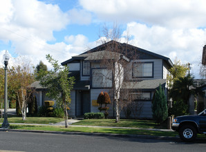 10622-10628 Oak St in Los Alamitos, CA - Building Photo - Building Photo