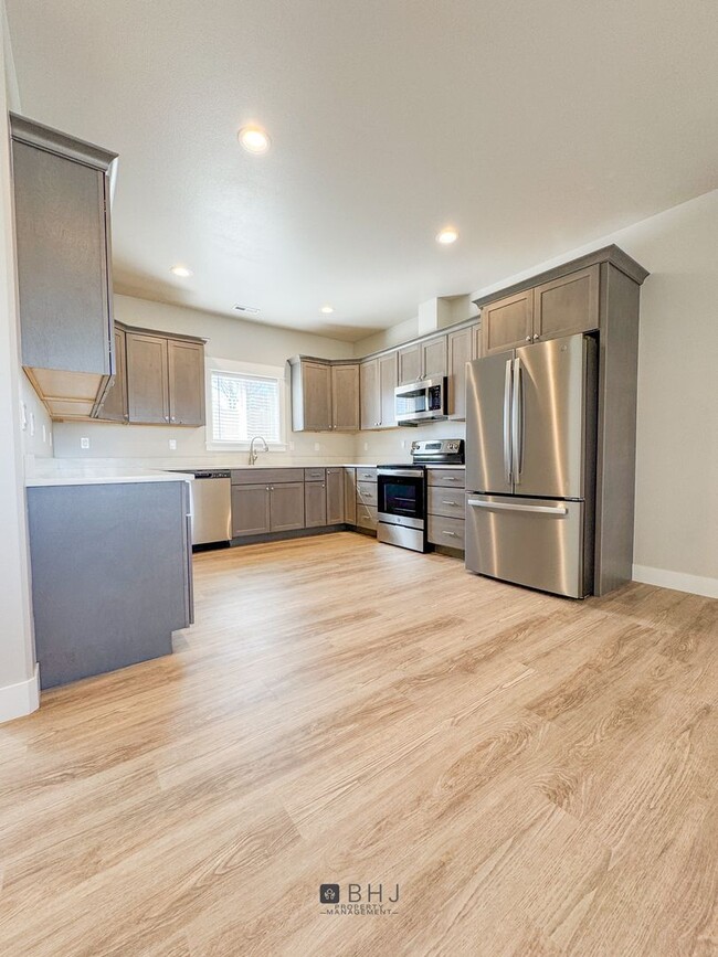 2165-2167 Skyview W Dr in Sheridan, WY - Building Photo - Building Photo