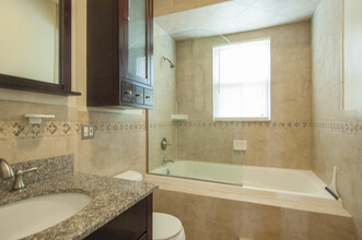 11 Bayard St, Unit 1 in Boston, MA - Building Photo - Building Photo