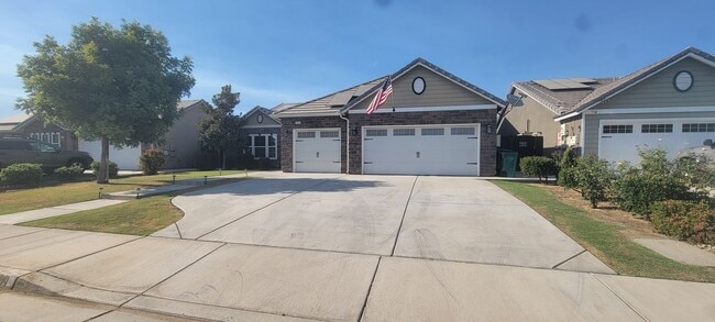 13014 Sunlight Star St in Bakersfield, CA - Building Photo - Building Photo