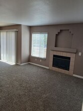 1851 Hillpointe Rd in Henderson, NV - Building Photo - Building Photo