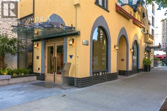 1221 Bidwell St in Vancouver, BC - Building Photo - Building Photo