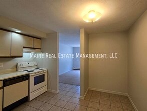 20 Tall Pines Dr-Unit -8 in Lewiston, ME - Foto de edificio - Building Photo