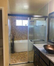 10443 N Shadowdale Dr in Houston, TX - Building Photo - Building Photo