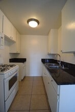 15049 Burbank Blvd in Los Angeles, CA - Building Photo - Building Photo