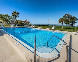 610 Windrush Bay Dr in Tarpon Springs, FL - Building Photo - Building Photo