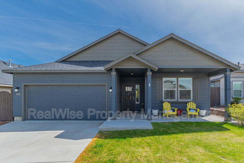 872 NW 24th Way in Redmond, OR - Building Photo