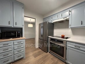 2217 N Crossover Rd in Fayetteville, AR - Building Photo - Building Photo