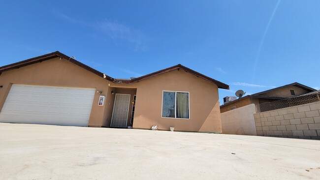 705 S Brown St in Bakersfield, CA - Building Photo - Building Photo