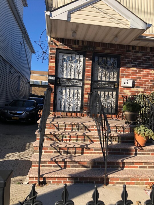 157-07 110th Ave in Queens, NY - Foto de edificio