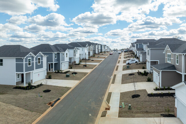 L Attitude 34 Vines Creek in Greer, SC - Foto de edificio - Building Photo