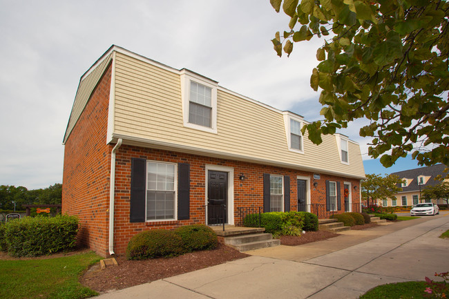 The Landing at Oyster Point in Newport News, VA - Building Photo - Building Photo