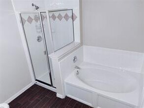 5213 Mirror Lake Dr in Haltom City, TX - Building Photo - Building Photo