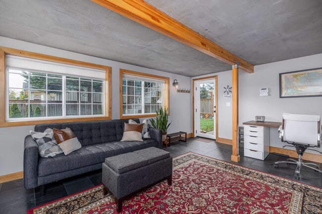 3701 SW Henderson St in Seattle, WA - Building Photo - Building Photo