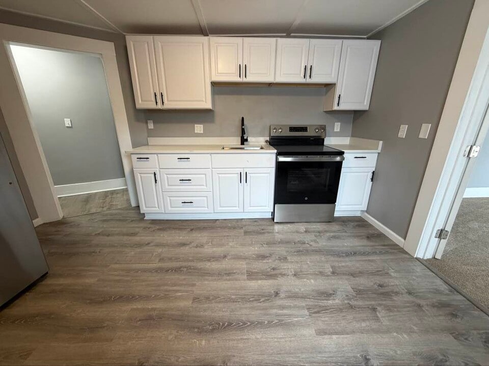 2 Monteleone Pl, Unit 1 in Pittsfield, MA - Building Photo